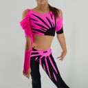 Strój turniejowy do disco dance Pink Slash dla dziewczynki w neonowym różu i czerni, z dynamicznymi czarnymi aplikacjami.